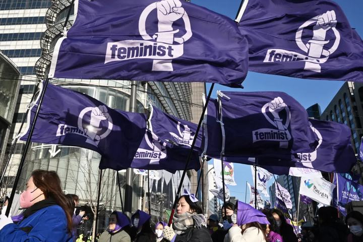 4B Movement: Liberal Women Close Their Legs to Protest Trump’s Win